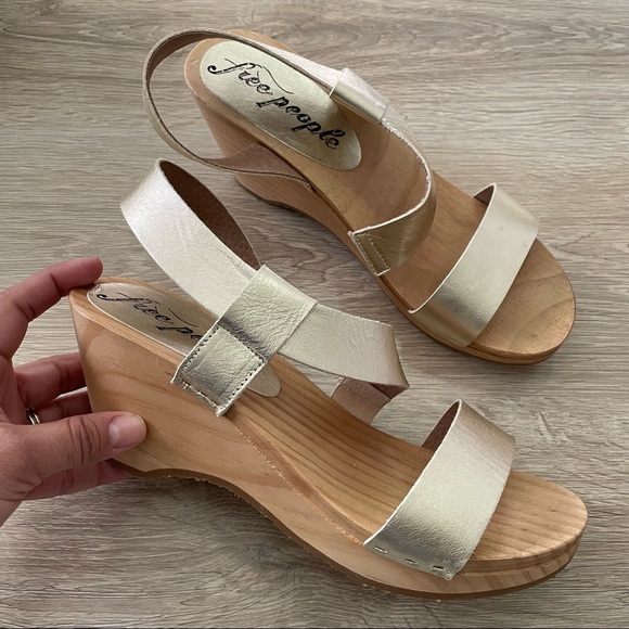Free People Shoes - Free People Gold Leather Dune Beach Clog 38